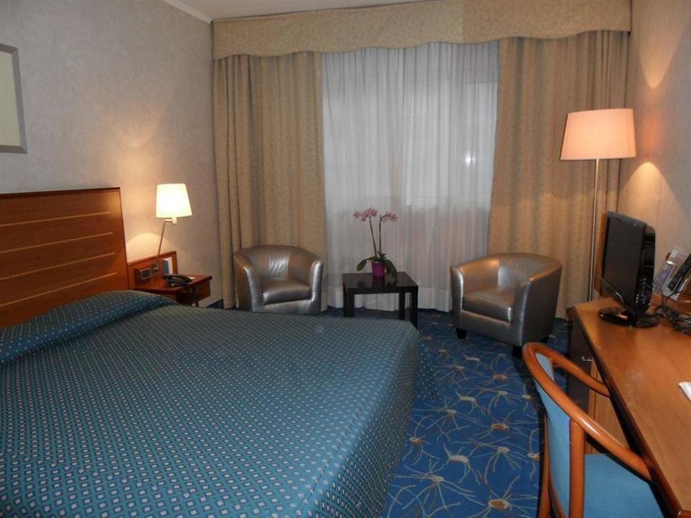 B&B Hotel Cuneo Cristal Luaran gambar
