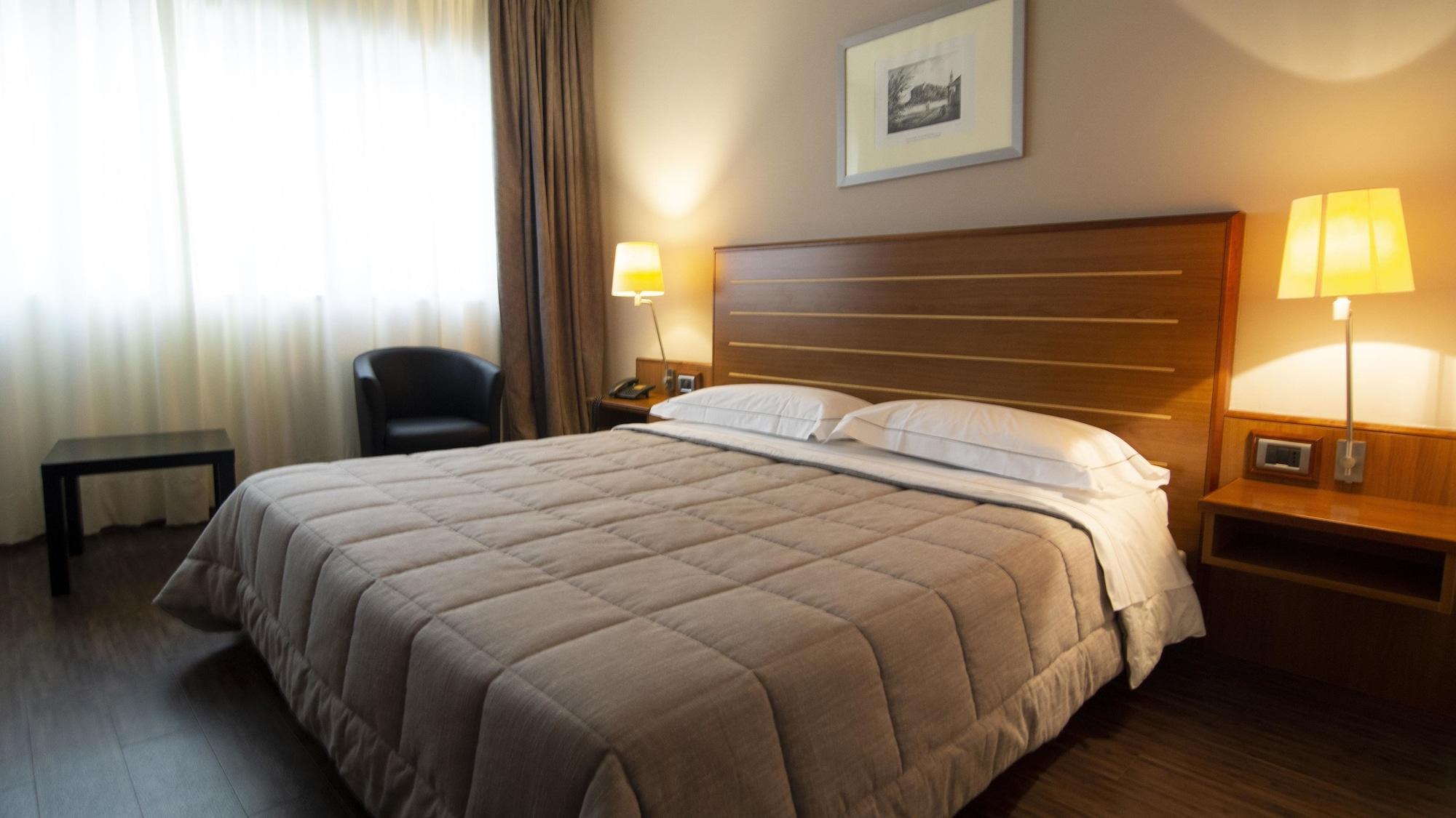 B&B Hotel Cuneo Cristal Luaran gambar