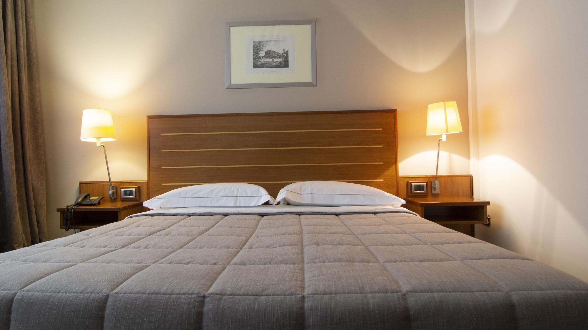 B&B Hotel Cuneo Cristal Luaran gambar