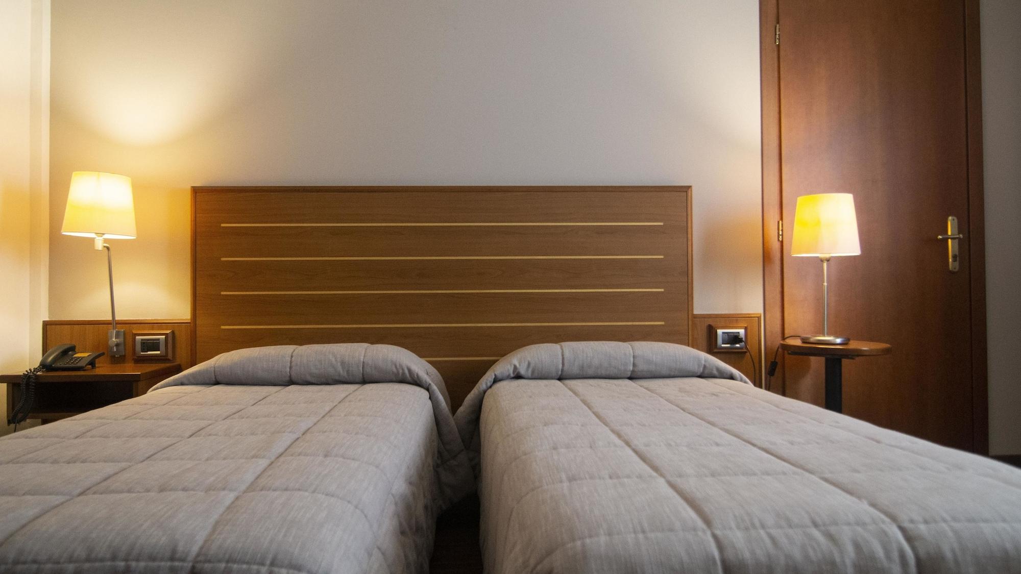 B&B Hotel Cuneo Cristal Luaran gambar