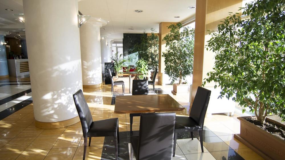 B&B Hotel Cuneo Cristal Luaran gambar