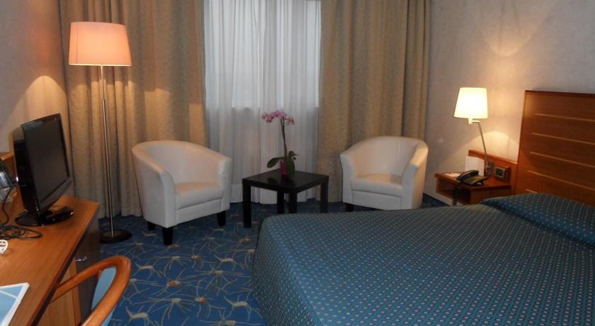 B&B Hotel Cuneo Cristal Luaran gambar