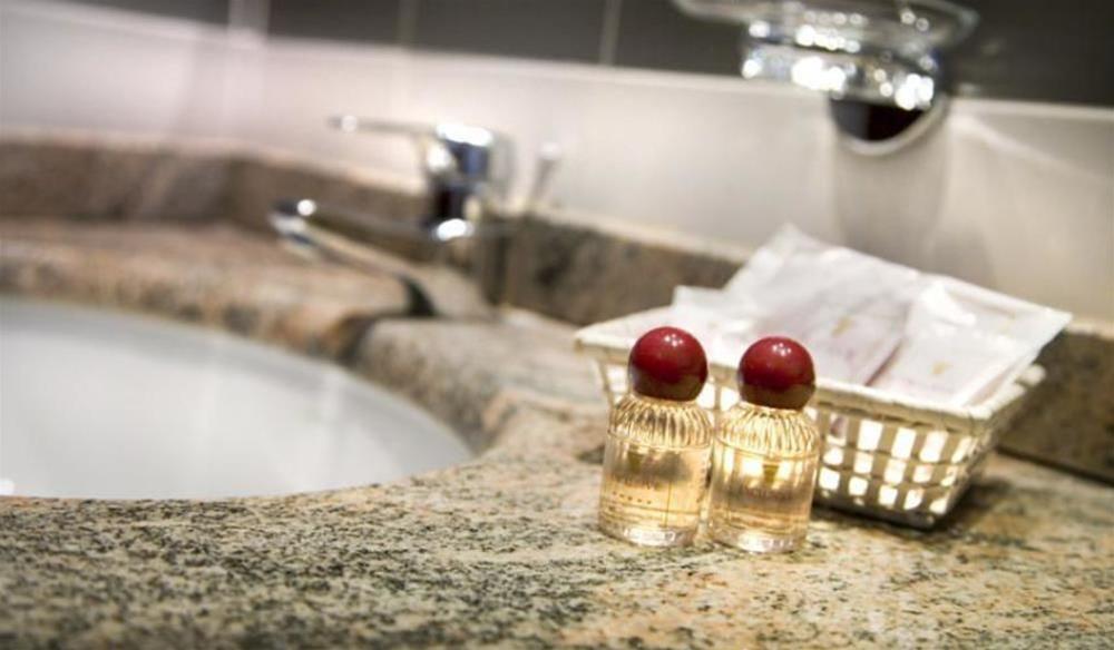 B&B Hotel Cuneo Cristal Luaran gambar