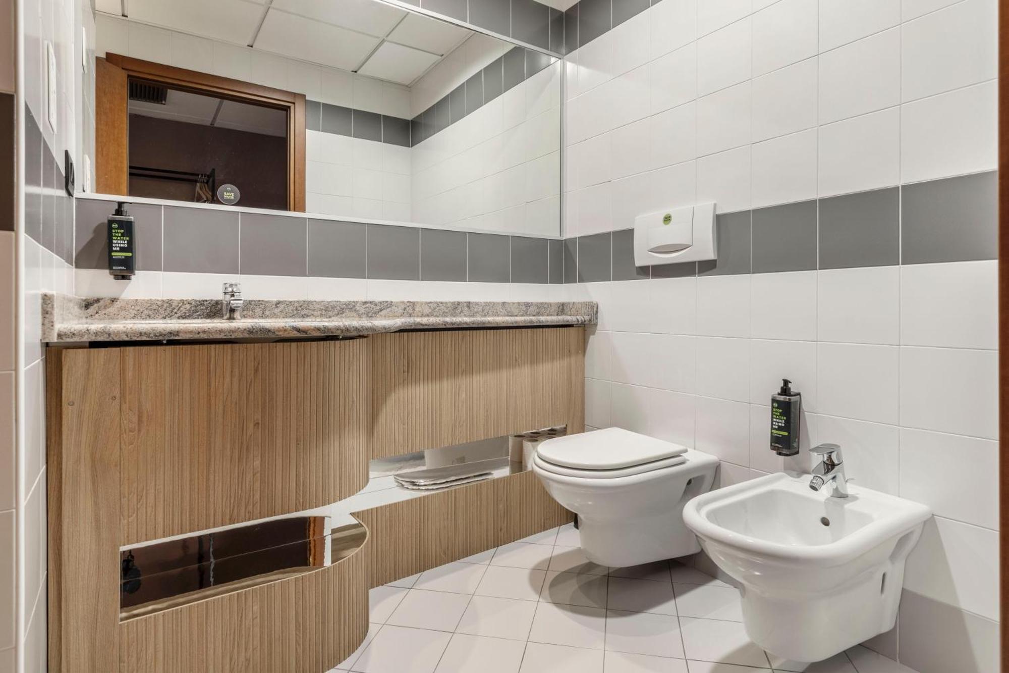 B&B Hotel Cuneo Cristal Luaran gambar