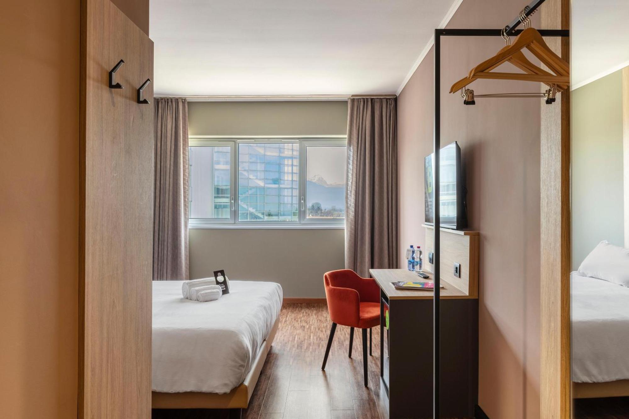 B&B Hotel Cuneo Cristal Luaran gambar