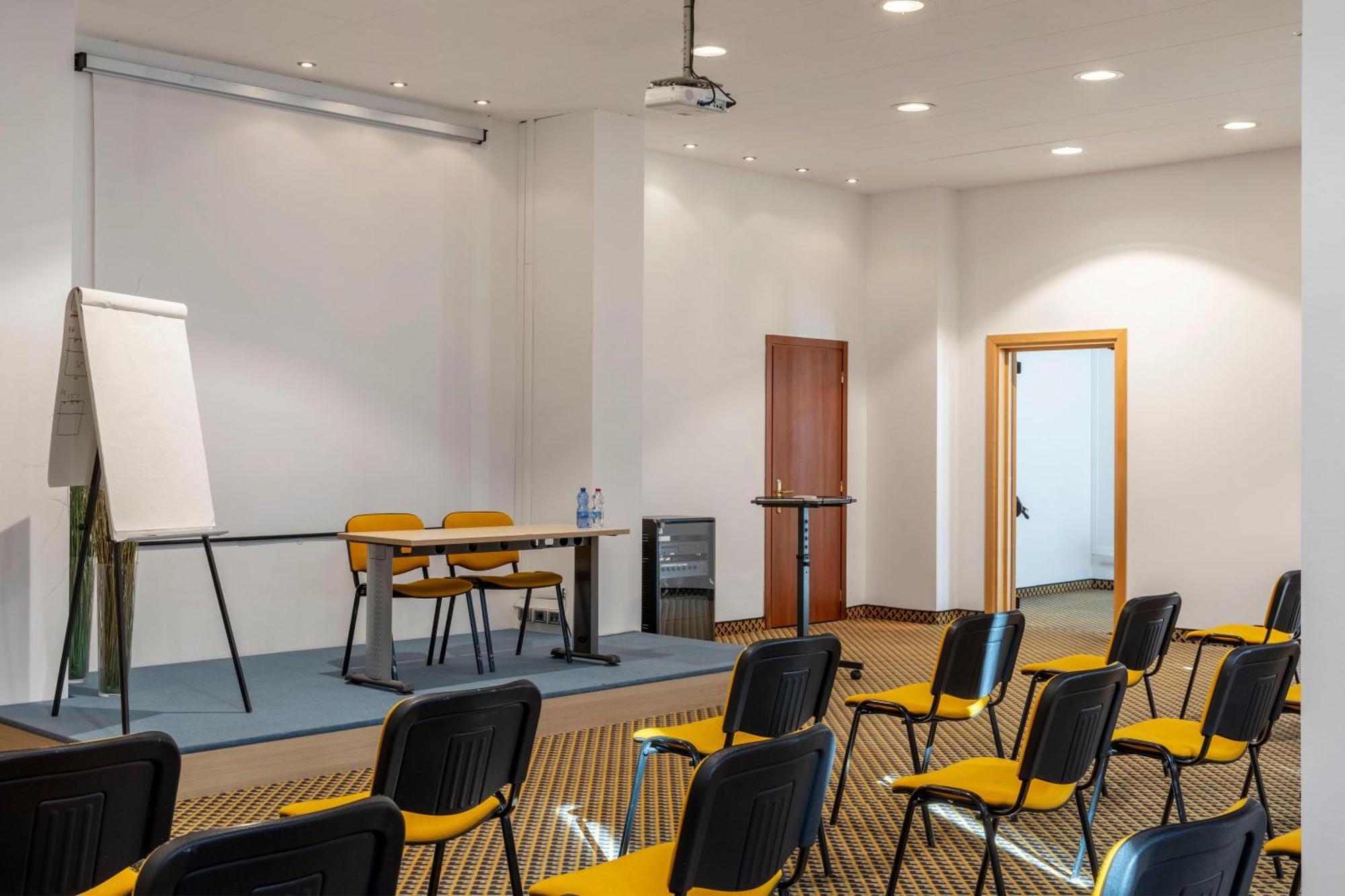 B&B Hotel Cuneo Cristal Luaran gambar