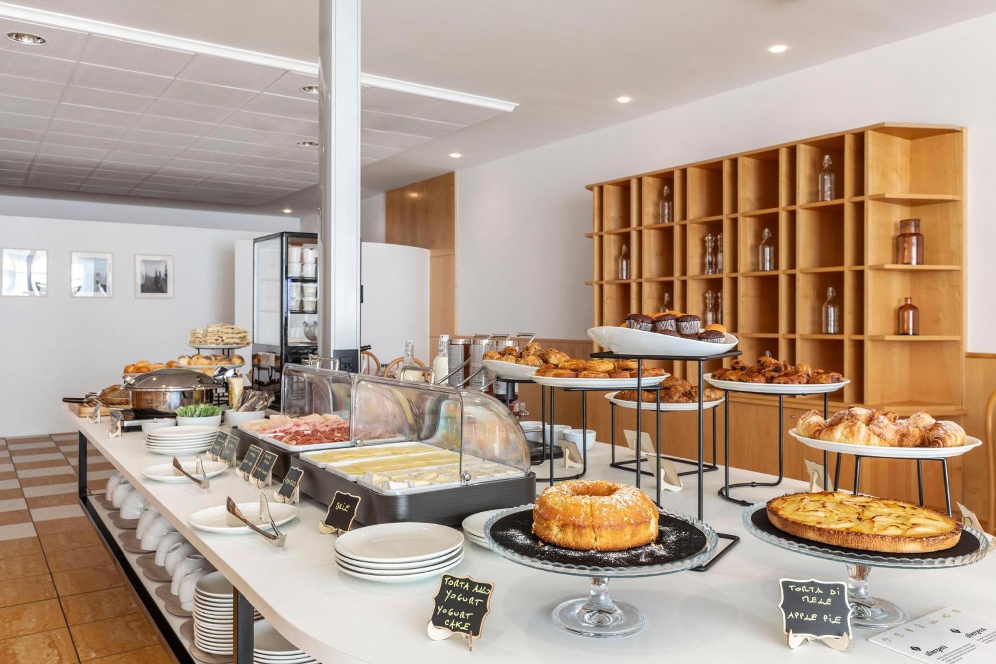 B&B Hotel Cuneo Cristal Luaran gambar